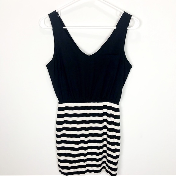 Forever 21 Dresses & Skirts - Forever 21 Black and White Sleveless Elegant Sexy Dress Elastic Waist Size Small